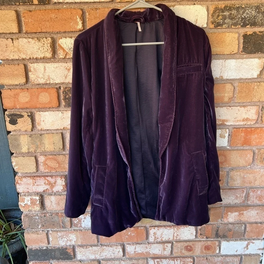 FREE PEOPLE Yesterday's Muse Dark Purple Velvet Jacket,Coat,blazer size small